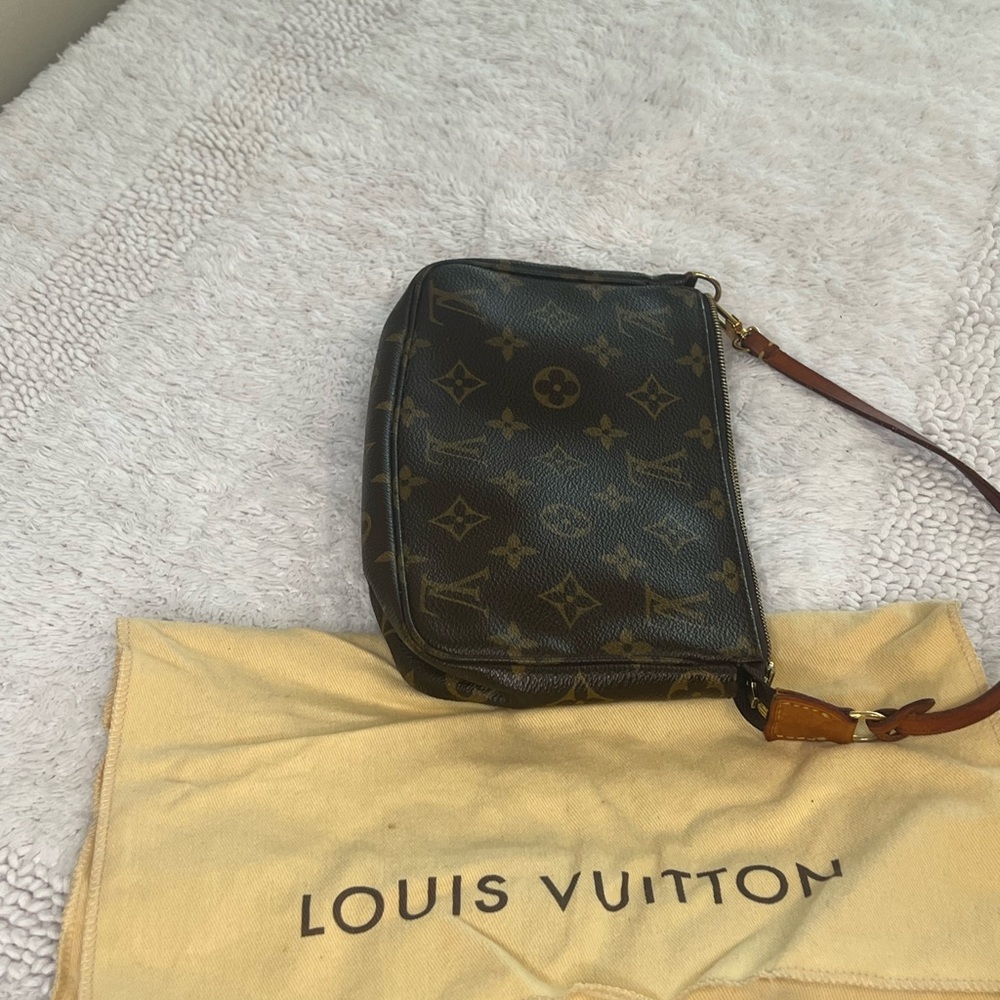 Louis Vuitton Monogram Pochette Accessoires Shoulder Bag LV Clutch - Picture 4 of 13